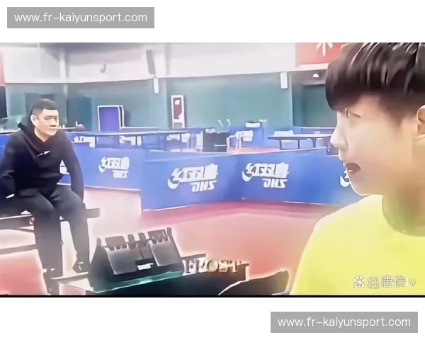 LOL线下观赛活动的沉浸夜:与荣耀并肩而坐 LOL线下观赛活动的沉浸夜:与荣耀并肩而坐